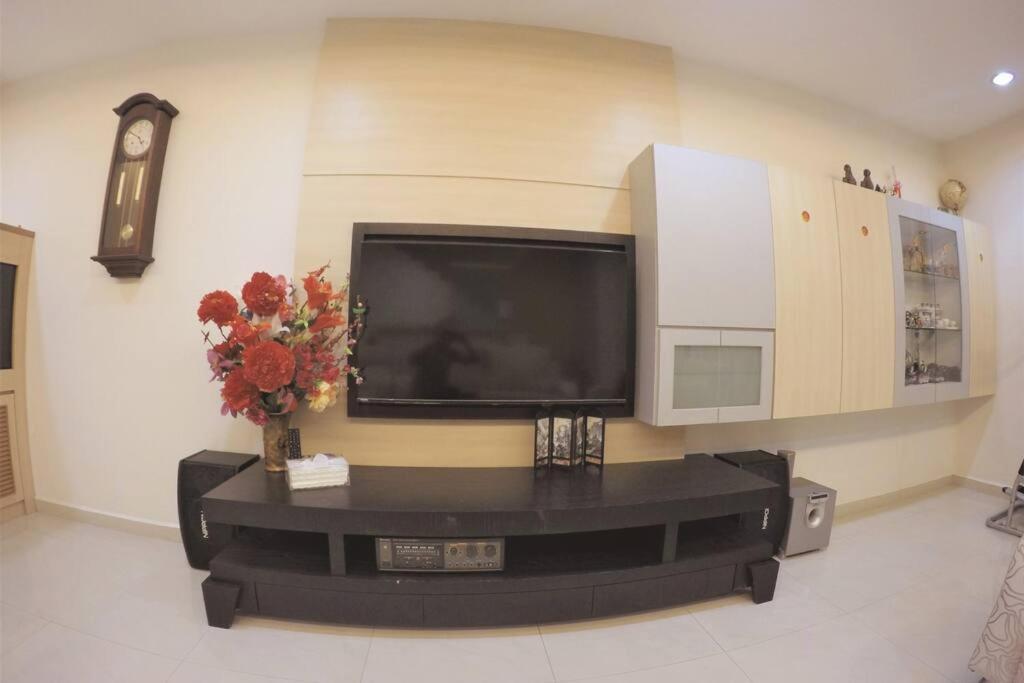 Rumah percutian Goldmary 10pax@tebraucity/aeon/toppen/ikea/jb Johor Bahru
